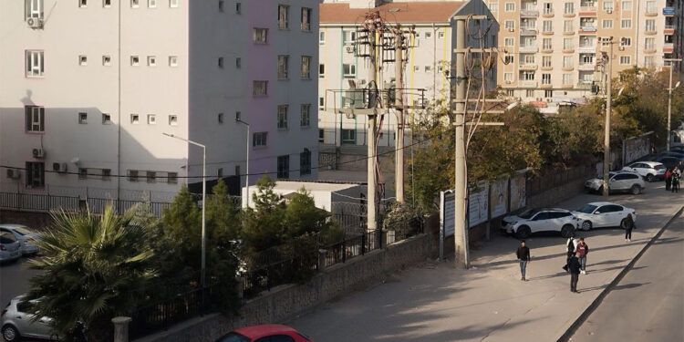 Öğretmenin otomobille çarptığı kız öğrenci yaralandı