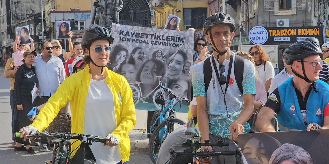 Diyarbakır’da öldürülen narin güran’ın fotoğrafını da taşıyan bir grup öldürülen kadınlar için pedal çevirdiler.