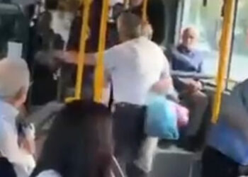 Otobüs şoförü ile yolcunun durakta durmadın kavgası