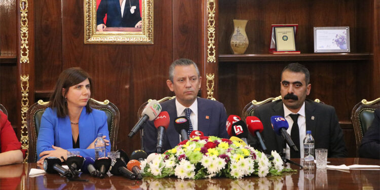 Zamanlamanın ne kadar dikkat çekici olduğunu da düşünmeden geçemiyor insan