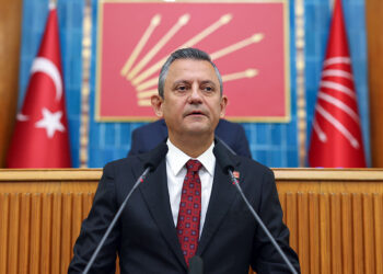 Bu mesele İmamoğlu aday olursa, 'onu seçemezsin' diye millete direnmektir