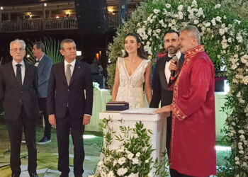 Özgür Özel nikah şahitliği yaptı