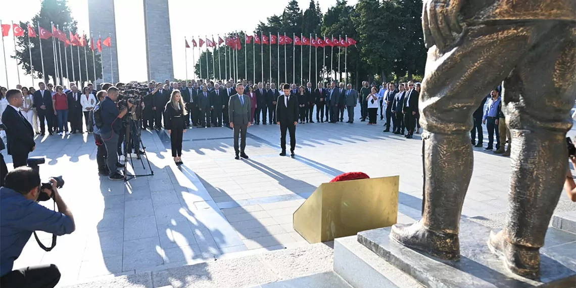 Chp genel başkanı özgür özel, "artık kaybetmeyi değil, kazanmayı, artık ana muhalefet olmayı değil, birinci parti olmayı ve bu milletin yüzünü güldüren parti olmayı konuşuyoruz" dedi.