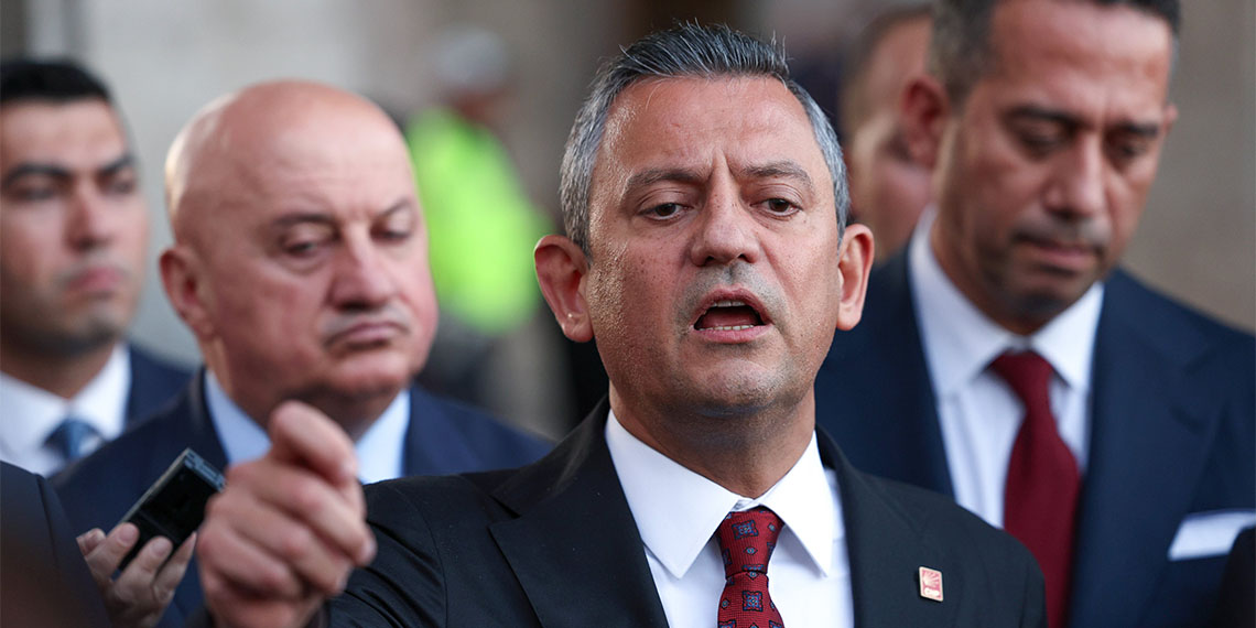 CHP Genel Başkanı Özgür Özel, "Türkiye, Erdoğan'ın söylediği sözden endişe etmesin, altını dolduracak bir kelime yok. Bilmediğiniz bir şey yok. Bugünden yarına Türkiye'ye saldıracaklarına dair hiçbir şey yok. Söylenmeyeni söylüyorum, söylenenleri zaten bilmediğimiz bir şey de söylemediler" dedi.