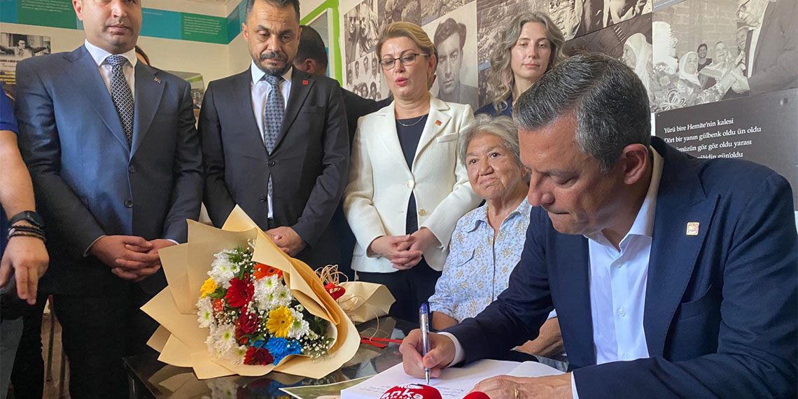 CHP Genel Başkanı Özgür Özel, usta yazar Yaşar Kemal'in 101'inci doğum gününde, dünyaya geldiği Hemite köyündeki Yaşar Kemal Kültür Evi'ni ziyaret etti. Yaşar Kemal'in sözlerini hatırlatan Özel, "Yaşar Kemal'in kaleminden dökülenler, hepimize hem vasiyettir hem hepimizin tutması gereken bir sözdür" dedi.