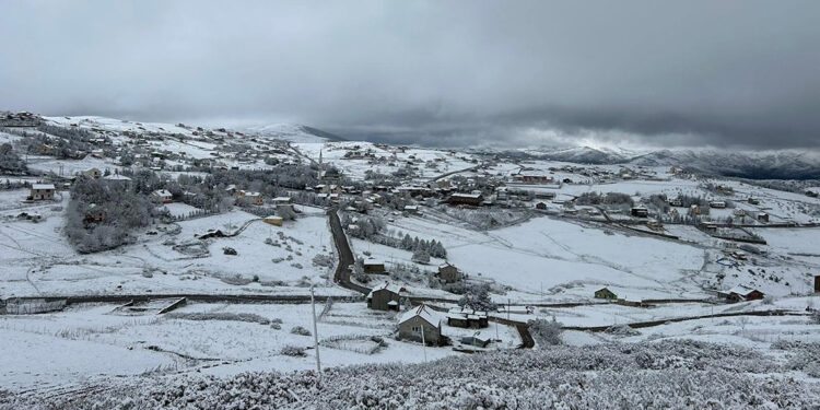 Ordu'da yaylaya kar yağdı