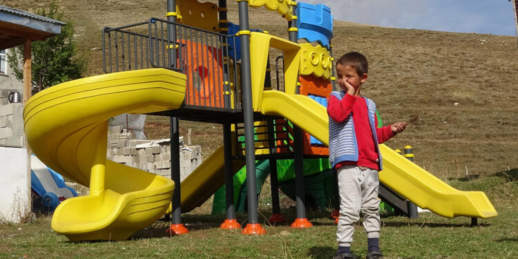 Otizmli Mahir için özel oyun parkı