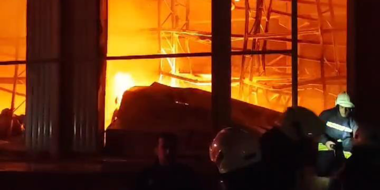 Otomotiv yedek parçası üreten fabrikada yangın