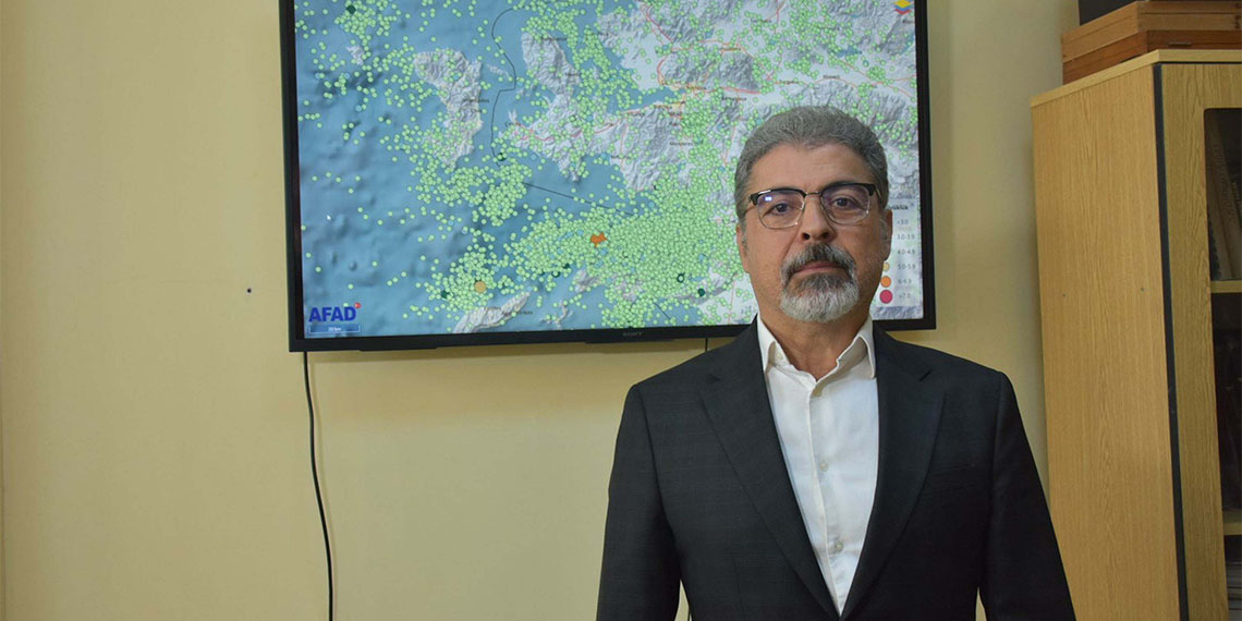 DEÜ Mühendislik Fakültesi Jeoloji Mühendisliği Bölümü Genel Jeoloji Anabilim Dalı Öğretim Üyesi Prof. Dr. Hasan Sözbilir, "İzmir'de 7.2'lik deprem üretme kapasitesine sahip 4 fay var" dedi.