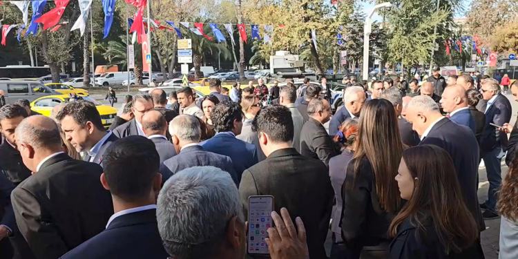 Partililerin emniyet önündeki bekleyişi sürüyor