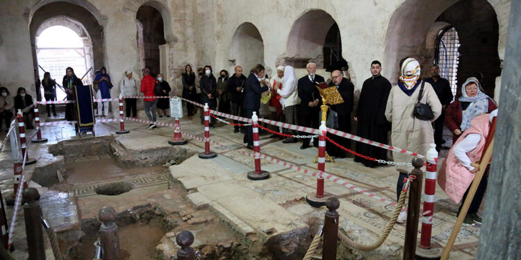 Profesörden 'Noel Baba'nın mozaikleri açılsın' çağrısı
