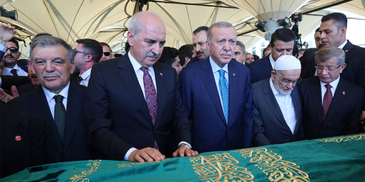 Recai Kutan son yolculuğuna uğurlandı