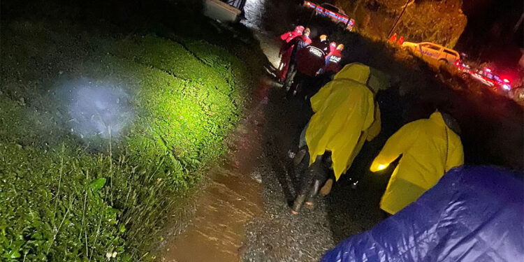 Rize'de sağanak sonrası heyelan riski