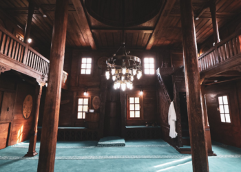 Rize'de restorasyonu tamamlanan tarihi cami ibadete açıldı