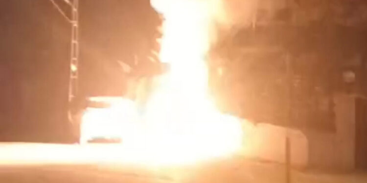 Rögarda sıkışan gaz bomba gibi patladı