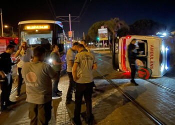 Samsun'da tramvay ile ambulans çarpıştı