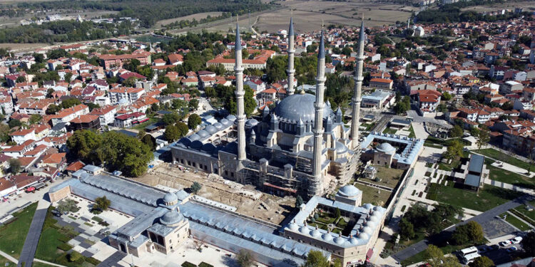 Selimiye Camisi'nde restorasyon çalışmaları devam ediyor