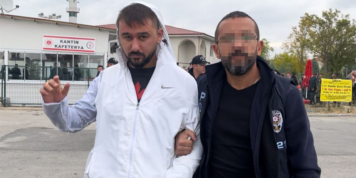 Eski Ülkü Ocakları Eğitim ve Kültür Vakfı Başkanı ve Hacettepe Üniversitesi Öğretim Üyesi Doç. Dr. Sinan Ateş'in ailesine saldıran şüpheli tutuklandı.