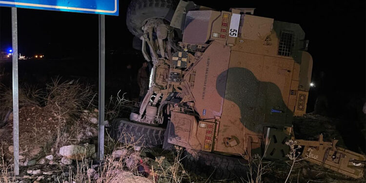 Şırnak'ta askeri araç devrildi: 6 asker yaralı