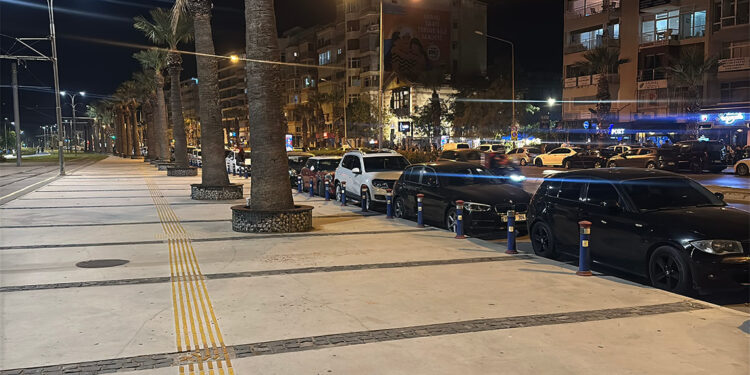 Sokak ortasında tartıştığı kişiyi boğazından bıçakladı