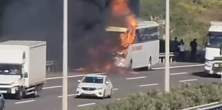 Sarıyer'de otobüs yangını