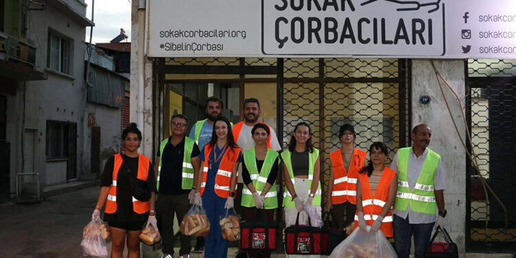 'Sibel'in Çorbası'yla gönüllülere dokunuyorlar