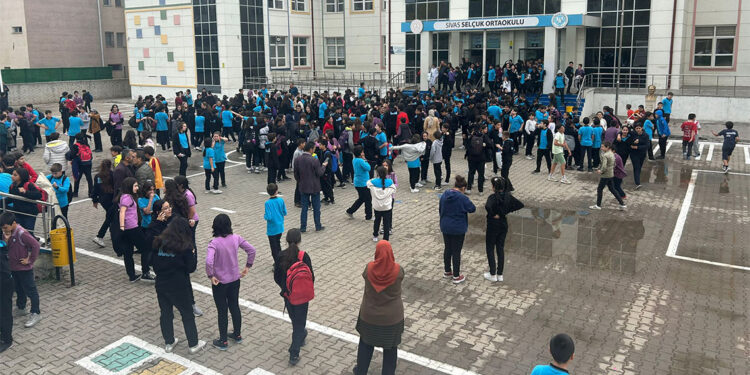 Sivas'ta peş peşe 2 deprem meydana geldi