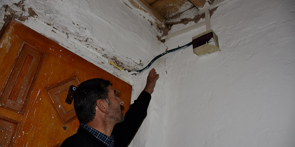 AFAD, Sivas'ta peş peşe 2 deprem meydana geldiğini duyurdu. Depremlerde ilk belirlemelere göre herhangi bir olumsuzluk yaşanmadı.