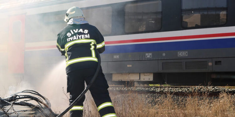 Sivas'ta tren kazası tatbikatı, gerçeği aratmadı