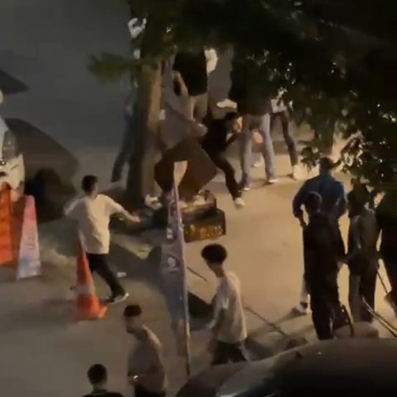 Sultangazi ve Gaziosmanpaşa’da tekmeli sopalı kavgalar kamerada