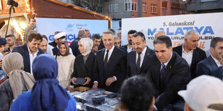 Sultangazi’de 5’inci Geleneksel Malatya Günleri Üzüm Festivali başladı