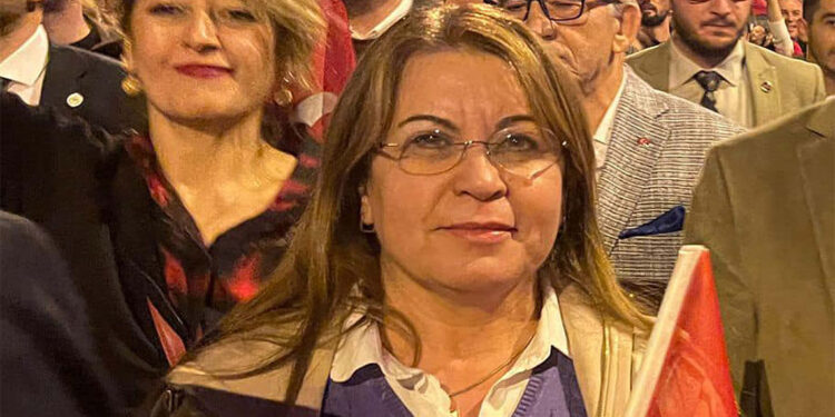 Gülizar Biçer Karaca'nın sağ ayak tarak kemiği kırıldı