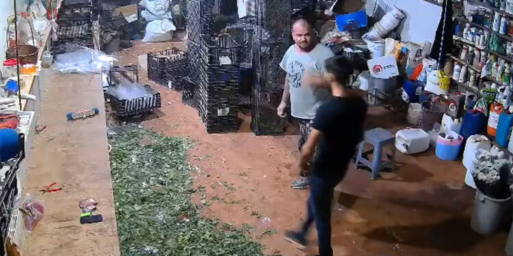 Tek yumrukla komaya giren çiçekçi hayatını kaybetti