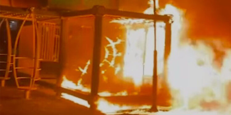 Tekirdağ'da parktaki çocuk oyun grupları yakıldı