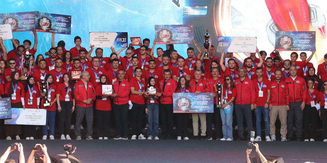 Türkiye'nin en büyük havacılık, uzay ve teknoloji festivali TEKNOFEST, bu yıl Adana'da coşkulu bir finalle sona erdi.