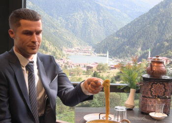 Uzungöl'de Ronaldo'nun bal mumu heykeli yapıldı