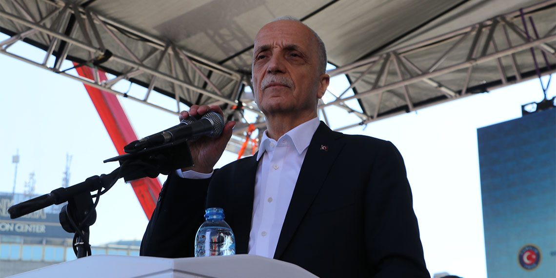 Türkiye İşçi Sendikası Konfederasyonu (Türk-İş) tarafından Ankara'da düzenlenen “Zordayız geçinemiyoruz” mitingi başladı.