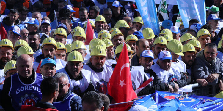 Emekliler meydanda; Zordayız geçinemiyoruz