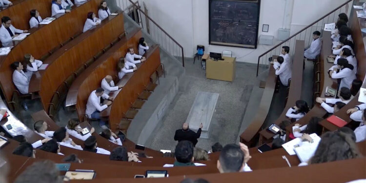 Türk üniversitelerinden mezun olanların iş bulma süresi 4,5 ay oldu