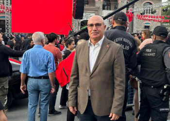 Ortadoğu bataklığından Cumhuriyet'in ipine sarılarak kurtulabiliriz