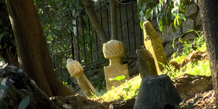 Tarihi Anadolu Hisarı Mezarlığı harabeye döndü