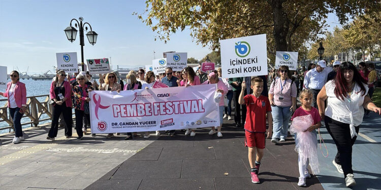 Tekirdağ'da 'Pembe Sürüş' etkinliği; meme kanserine dikkat çektiler