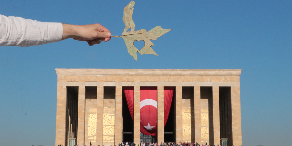 Temizlik işçisinden 29 Ekim sergisi