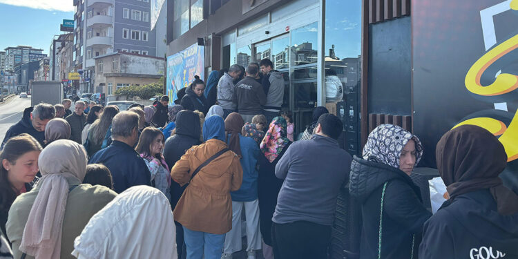 Trabzon'da ev ürünleri fuarında indirim izdihamı