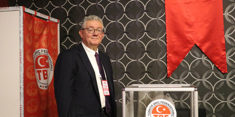 Türkiye Briç Federasyonu'nun yeni başkanı Esat Murat Molva