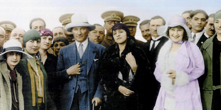 Türkiye'de kadın: Geçmişten günümüze bir bakış ve geleceğe dönük öneriler