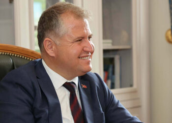 Urla Belediye Başkanı'nın sanık olduğu dava ertelendi