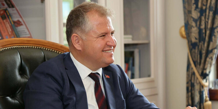 Urla Belediye Başkanı'nın sanık olduğu dava ertelendi