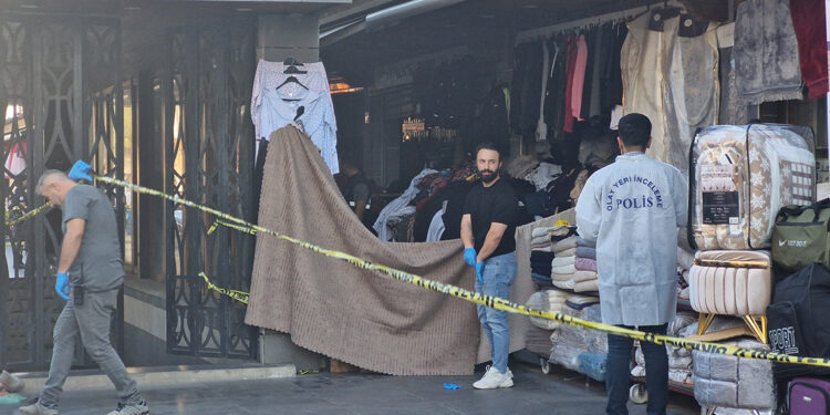 Uzman çavuş, boşanma aşamasındaki eşini öldürüp intihar etti