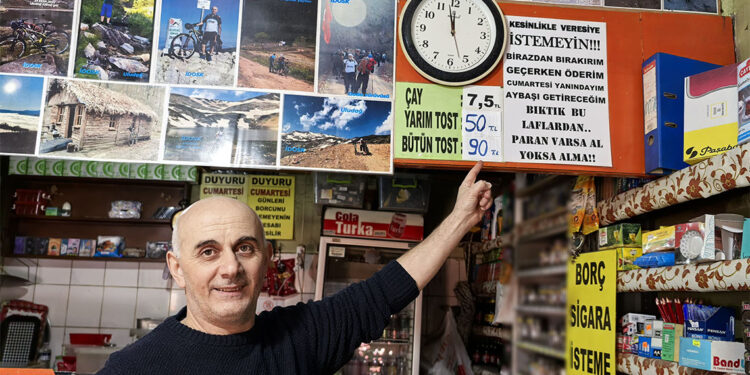 Veresiye defteri kabaran büfeci dükkana uyarı yazıları astı